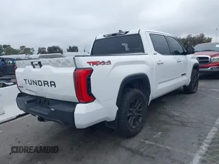 2024 Toyota Tundra Limited z VIN 5TFWA5DB2RX156299, wystawiony jako IAAI lot #42425471 z przebiegiem 41 874 mil mil oraz . Historia ofert i sprzedaży dostępna na DreamBid. Obrazek 4.