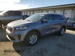 2020 Kia Sorento LX z VIN 5XYPG4A32LG671064, wystawiony jako Copart lot #43046395 z przebiegiem 87 186 mil mil oraz Szkoda całkowita • Salvage title. Historia ofert i sprzedaży dostępna na DreamBid. Obrazek 1.