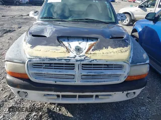 1998 Dodge Dakota SLT z VIN 1B7FL26X7WS586596, wystawiony jako IAAI lot #41745358 z przebiegiem 173 950 mil mil oraz . Historia ofert i sprzedaży dostępna na DreamBid. Obrazek 6.