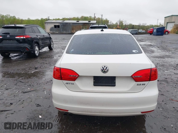2011 Volkswagen Jetta Sedan SE w/Convenience & Sunroof PZEV with VIN 3VWDZ7AJ4BM385356, listed as a IAAI auction lot 42012728 with 169,045 mi miles. Bid and sale history available at carsss.com. Image 16.