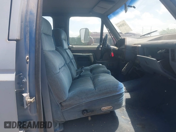 1991 Ford F-350 z VIN 2FTJW35M6MCA03659, wystawiony jako IAAI lot #42583030 z przebiegiem 31 526 mil mil oraz . Historia ofert i sprzedaży dostępna na DreamBid. Obrazek 5.