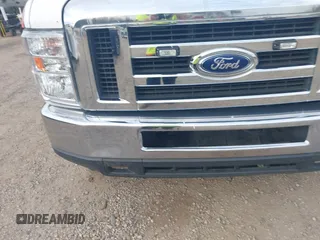 2012 Ford E-Series Commercial z VIN 1FDSS3EL1CDB10281, wystawiony jako IAAI lot #41410176 z przebiegiem 590 744 mil mil oraz . Historia ofert i sprzedaży dostępna na DreamBid. Obrazek 6.