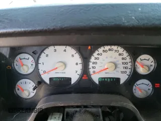 2005 Dodge 1500 SLT z VIN 1D7HU18DX5S312543, wystawiony jako Copart lot #52476795 z przebiegiem 305 437 mil mil oraz Nie do naprawy • Non repairable. Historia ofert i sprzedaży dostępna na DreamBid. Obrazek 9.