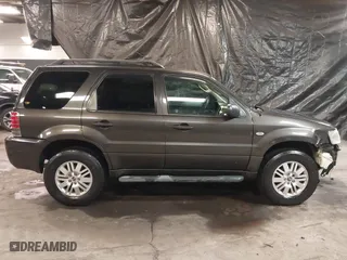 2005 Mercury Mariner Luxury with VIN 4M2YU57115DJ31547, listed as a IAAI auction lot 41565468 with 68,061 mi miles. Bid and sale history available at carsss.com. Image 14.