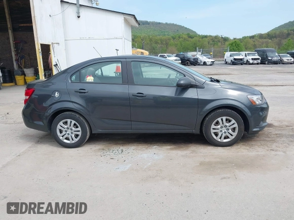 2017 Chevrolet Sonic LS z VIN 1G1JB5SG3H4135041, wystawiony jako IAAI lot #42168751 z przebiegiem 91 312 mil mil oraz . Historia ofert i sprzedaży dostępna na DreamBid. Obrazek 12.