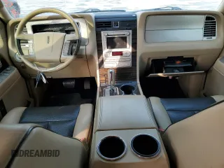 2010 Lincoln Navigator z VIN 5LMJJ2H55AEJ00251, wystawiony jako Copart lot #57024045 z przebiegiem 225 918 mil mil oraz Czysty tytuł • Clean title. Historia ofert i sprzedaży dostępna na DreamBid. Obrazek 8.