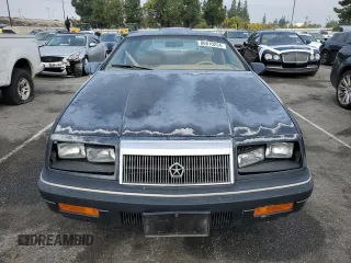 1987 Chrysler LeBaron z VIN 1C3CJ51E1HG137845, wystawiony jako Copart lot #86610254 z przebiegiem Nie podano mil oraz Czysty tytuł • Clean title. Historia ofert i sprzedaży dostępna na DreamBid. Obrazek 5.