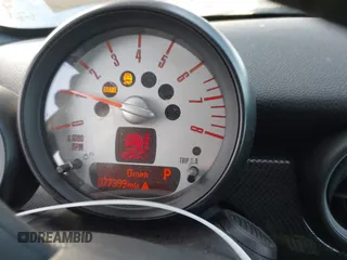 2013 MINI Roadster S z VIN WMWSY3C55DT594628, wystawiony jako IAAI lot #41316950 z przebiegiem 77 399 mil mil oraz . Historia ofert i sprzedaży dostępna na DreamBid. Obrazek 15.