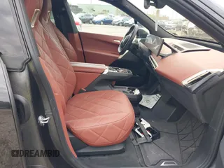 2024 BMW iX xDrive50 z VIN WB523CF03RCN81221, wystawiony jako IAAI lot #42029754 z przebiegiem Nie podano mil oraz . Historia ofert i sprzedaży dostępna na DreamBid. Obrazek 5.