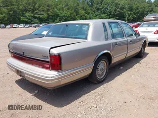 1994 Lincoln Town Car Signature z VIN 1LNLM82W2RY628475, wystawiony jako IAAI lot #42320445 z przebiegiem 107 346 mil mil oraz . Historia ofert i sprzedaży dostępna na DreamBid. Obrazek 4.