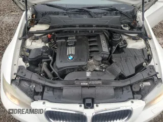 2011 BMW 3 Series 328i xDrive z VIN WBAPK5G59BNN79984, wystawiony jako Copart lot #57904565 z przebiegiem 134 832 mil mil oraz Czysty tytuł • Clean title. Historia ofert i sprzedaży dostępna na DreamBid. Obrazek 11.