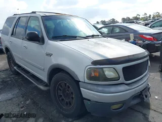 2000 Ford Expedition XLT with VIN 1FMRU1560YLC21781, listed as a IAAI auction lot 41558097 with 218,477 mi miles. Bid and sale history available at carsss.com. Image 1.