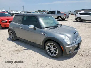 2005 MINI Hardtop S z VIN WMWRE33435TG95329, wystawiony jako Copart lot #56890015 z przebiegiem 47 985 mil mil oraz Czysty tytuł • Clean title. Historia ofert i sprzedaży dostępna na DreamBid. Obrazek 4.