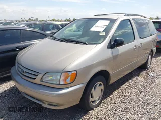 2002 Toyota Sienna LE with VIN 4T3ZF13CX2U500604, listed as a IAAI auction lot 41959768 with 139,668 mi miles. Bid and sale history available at carsss.com. Image 2.