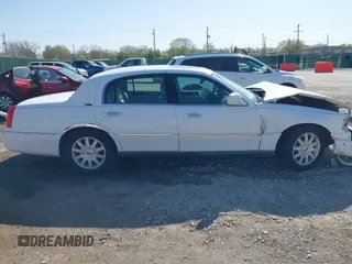 2007 Lincoln Town Car Signature Limited z VIN 1LNHM82V67Y630711, wystawiony jako IAAI lot #41997932 z przebiegiem 177 420 mil mil oraz . Historia ofert i sprzedaży dostępna na DreamBid. Obrazek 13.