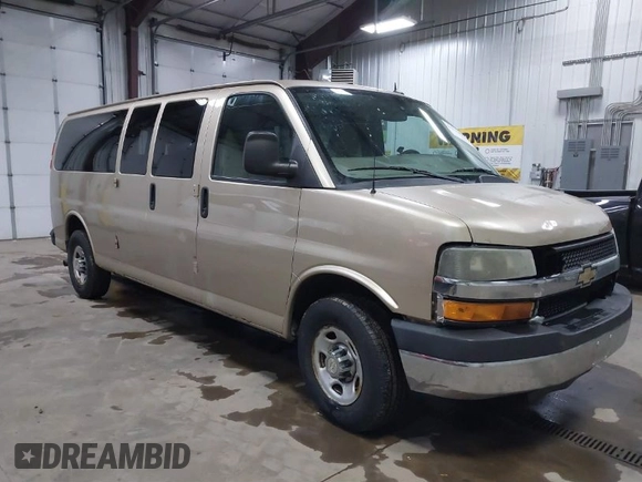 2012 Chevrolet Express Passenger 1LT z VIN 1GAZG1FAXC1127760, wystawiony jako IAAI lot #41629882 z przebiegiem 311 110 mil mil oraz . Historia ofert i sprzedaży dostępna na DreamBid. Obrazek 1.
