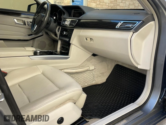 2014 Mercedes-Benz E 400 Sport with VIN WDDHF9FB9EA824262, listed as a Copart auction lot 45562175 with 135,889 mi miles and Clean Title. Bid and sale history available at DreamBid. Image 5.