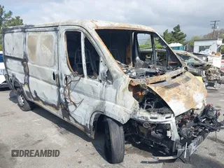 2017 Ram ProMaster Cargo z VIN 3C6TRVAG5HE545956, wystawiony jako IAAI lot #39262975 z przebiegiem Nie podano mil oraz . Historia ofert i sprzedaży dostępna na DreamBid. Obrazek 1.