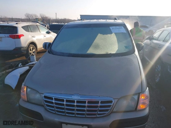 2000 Chevrolet Venture LT 1SD Pkg with VIN 1GNDX03E9YD243855, listed as a IAAI auction lot 41236605 with NaN miles. Bid and sale history available at carsss.com. Image 12.