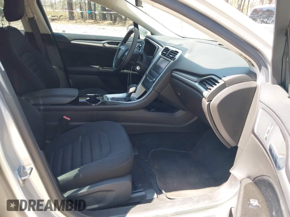 2014 Ford Fusion SE Hybrid with VIN 3FA6P0LU3ER251631, listed as a IAAI auction lot 41917855 with 88,076 mi miles. Bid and sale history available at carsss.com. Image 5.