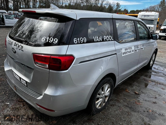 2016 Kia Sedona L with VIN KNDMA5C13G6173955, listed as a Copart auction lot 49946345 with 203,987 mi miles and Clean Title. Bid and sale history available at carsss.com. Image 4.