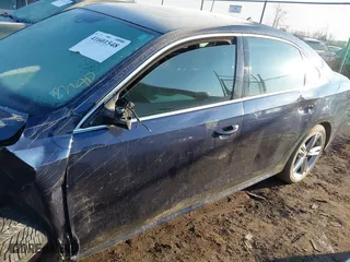 2015 Volkswagen Passat 2.0L TDI SE w/Sunroof with VIN 1VWBV7A34FC021031, listed as a IAAI auction lot 41601548 with 173,402 mi miles. Bid and sale history available at carsss.com. Image 14.