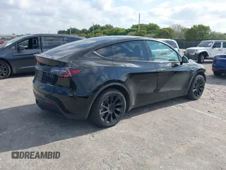 2024 Tesla Model Y Long Range z VIN 7SAYGDEE9RA293261, wystawiony jako IAAI lot #42118735 z przebiegiem 11 454 mil mil oraz . Historia ofert i sprzedaży dostępna na DreamBid. Obrazek 4.