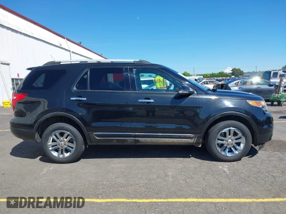 2014 Ford Explorer XLT with VIN 1FM5K8D83EGB11697, listed as a IAAI auction lot 42203447 with 155,027 mi miles and . Bid and sale history available at carsss.com. Image 13.