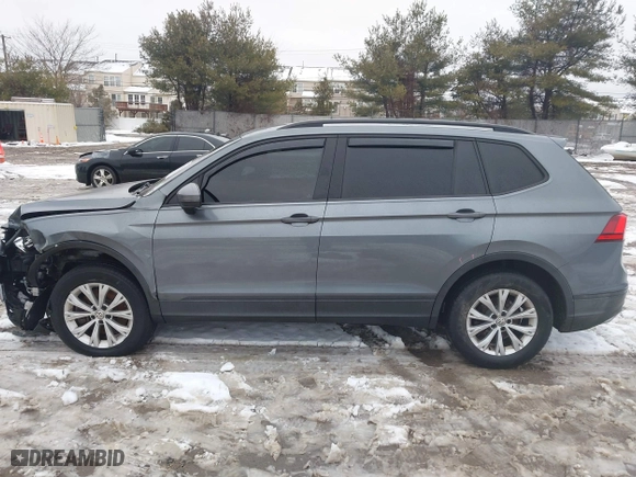 2018 Volkswagen Tiguan S with VIN 3VV0B7AX1JM143571, listed as a IAAI auction lot 41555436 with 72,545 mi miles. Bid and sale history available at carsss.com. Image 14.