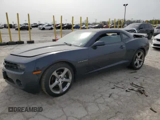 2013 Chevrolet Camaro LT z VIN 2G1FB1E39D9193623, wystawiony jako Copart lot #53338505 z przebiegiem 136 627 mil mil oraz Szkoda całkowita • Salvage title. Historia ofert i sprzedaży dostępna na DreamBid. Obrazek 1.