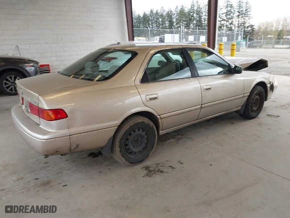 2001 Toyota Camry CE with VIN JT2BG22KX10605894, listed as a IAAI auction lot 41910238 with 203,338 mi miles. Bid and sale history available at carsss.com. Image 4.