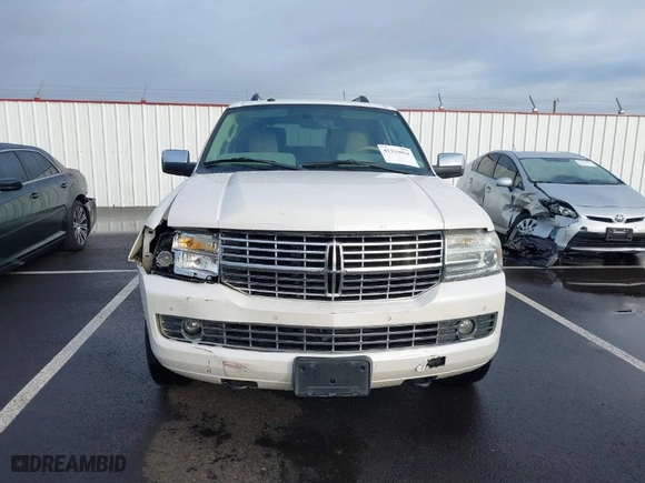 2011 Lincoln Navigator with VIN 5LMJJ2H53BEJ02808, listed as a IAAI auction lot 41210054 with 199,532 mi miles. Bid and sale history available at carsss.com. Image 12.