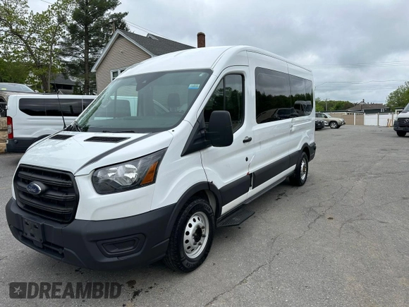 2020 Ford Transit Passenger XL z VIN 1FBAX9C8XLKB11657, wystawiony jako Copart lot #57572315 z przebiegiem 127 139 mil mil oraz Tytuł czysty. Historia ofert i sprzedaży dostępna na DreamBid. Obrazek 1.