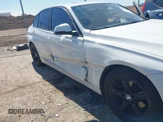 2014 BMW 3 Series 328i z VIN WBA3C1C55EK109483, wystawiony jako IAAI lot #41670180 z przebiegiem 99 947 mil mil oraz . Historia ofert i sprzedaży dostępna na DreamBid. Obrazek 6.