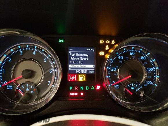 2014 Chrysler Town & Country Touring z VIN 2C4RC1BG3ER294604, wystawiony jako Copart lot #54060855 z przebiegiem Nie podano mil oraz Szkoda całkowita • Salvage title. Historia ofert i sprzedaży dostępna na DreamBid. Obrazek 9.
