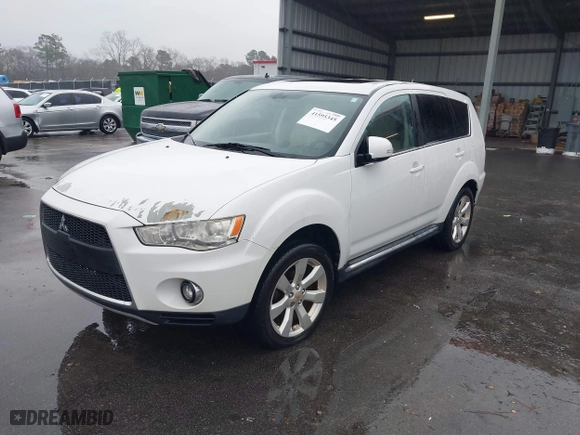 2010 Mitsubishi Outlander GT with VIN JA4JT5AXXAZ016007, listed as a IAAI auction lot 41595345 with 207,985 mi miles. Bid and sale history available at carsss.com. Image 2.