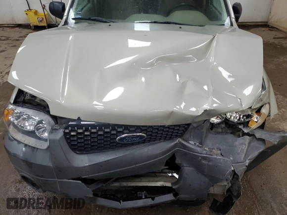 2005 Ford Escape XLS Value with VIN 1FMYU02Z15KB69454, listed as a Copart auction lot 85305344 with 195,662 mi miles and Salvage Title. Bid and sale history available at carsss.com. Image 12.