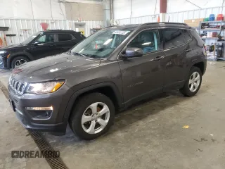 2018 Jeep Compass Latitude z VIN 3C4NJDBB0JT482336, wystawiony jako Copart lot #55093735 z przebiegiem 64 965 mil mil oraz Nie do naprawy. Historia ofert i sprzedaży dostępna na DreamBid. Obrazek 1.