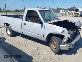 1988 Chevrolet Silverado 2500 z VIN 1GCFC24H4JZ186099, wystawiony jako IAAI lot #42067699 z przebiegiem 174 023 mil mil oraz . Historia ofert i sprzedaży dostępna na DreamBid. Obrazek 1.