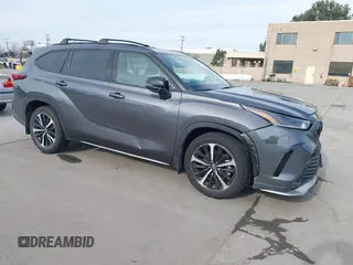 2022 Toyota Highlander XSE z VIN 5TDJZRBH0NS172728, wystawiony jako IAAI lot #41679425 z przebiegiem 30 141 mil mil oraz . Historia ofert i sprzedaży dostępna na DreamBid. Obrazek 1.