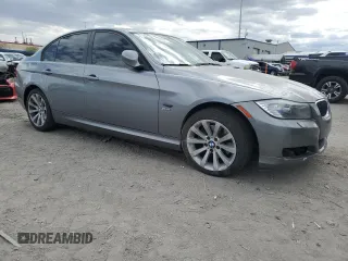 2011 BMW 3 Series 328i xDrive z VIN WBAPK5G58BNN26306, wystawiony jako Copart lot #54790895 z przebiegiem 108 641 mil mil oraz Szkody całkowita. Historia ofert i sprzedaży dostępna na DreamBid. Obrazek 4.