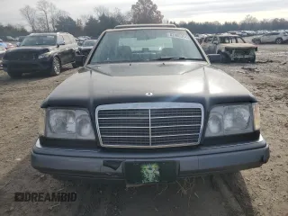 1995 Mercedes-Benz E Class with VIN WDBEA32EXSC164112, listed as a Copart auction lot 82480354 with 187,044 mi miles and Clean Title. Bid and sale history available at carsss.com. Image 5.