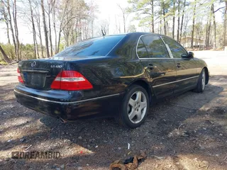 2005 Lexus LS 430 with VIN JTHBN36F355013969, listed as a IAAI auction lot 41887437 with 232,163 mi miles. Bid and sale history available at carsss.com. Image 4.