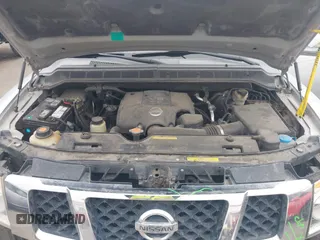 2008 Nissan Armada SE z VIN 5N1AA08C38N601641, wystawiony jako IAAI lot #41569296 z przebiegiem 223 865 mil mil oraz . Historia ofert i sprzedaży dostępna na DreamBid. Obrazek 10.