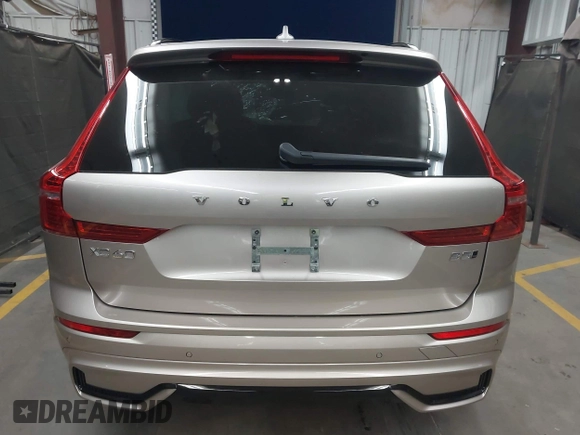 2024 Volvo XC60 Core Dark Theme z VIN YV4L12RK5R1837129, wystawiony jako IAAI lot #41988882 z przebiegiem Nie podano mil oraz . Historia ofert i sprzedaży dostępna na DreamBid. Obrazek 16.
