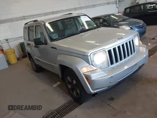 2008 Jeep Liberty Sport z VIN 1J8GN28K28W205032, wystawiony jako IAAI lot #42394818 z przebiegiem 229 088 mil mil oraz . Historia ofert i sprzedaży dostępna na DreamBid. Obrazek 1.
