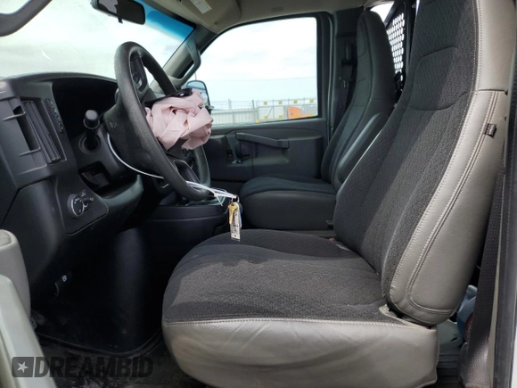 2019 Chevrolet Express Cargo z VIN 1GCWGAFG9K1299520, wystawiony jako Copart lot #60213205 z przebiegiem 116 068 mil mil oraz Szkoda całkowita • Salvage title. Historia ofert i sprzedaży dostępna na DreamBid. Obrazek 7.