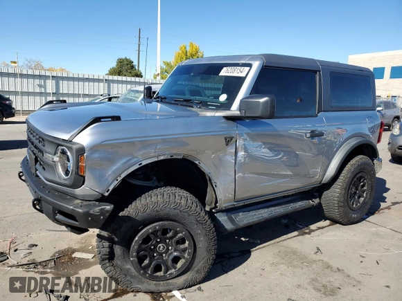 2023 Ford Bronco z VIN 1FMDE5CP7PLB26062, wystawiony jako Copart lot #76208154 z przebiegiem 17 688 mil mil oraz Szkoda całkowita • Salvage title. Historia ofert i sprzedaży dostępna na DreamBid. Obrazek 1.