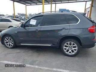 2013 BMW X5 xDrive35i z VIN 5UXZV4C57D0E04976, wystawiony jako IAAI lot #42111435 z przebiegiem 160 226 mil mil oraz . Historia ofert i sprzedaży dostępna na DreamBid. Obrazek 13.