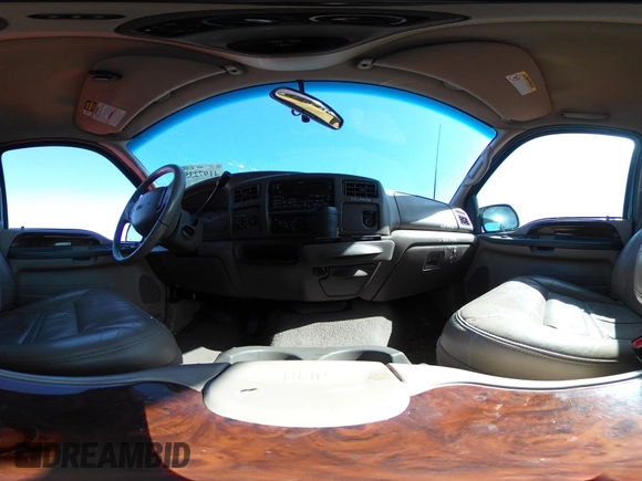 2000 Ford Excursion Limited с VIN 1FMNU43S5YEC18413, выставлен на аукционе IAAI как лот 41972353 с пробегом 99 531 миль миль и . История ставок и продаж доступна на DreamBid. Изображение 18.